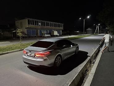 genezis g80: Toyota Camry: 2017 г., 2.5 л, Автомат, Гибрид, Седан — 3