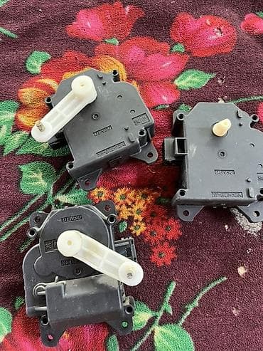 Транспорт: Приводные сервоприводы заслонок отопителя/климат-контроля DENSO, 12V — 1