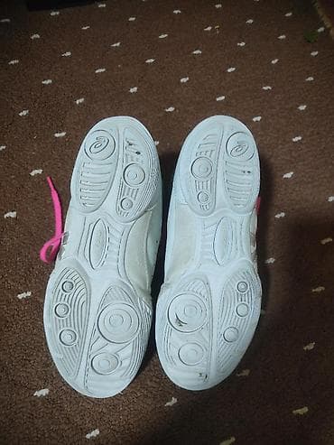 джинсы женские: Кроссовки, 36.5, Asics, Новый, цвет - Серый, Платная доставка — 3