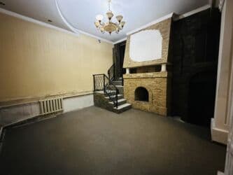 долгосрочная аренда дома: 700 м², 11 комнат, Забор, огорожен, Бассейн, Парковка — 24