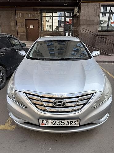 киа 2010: Hyundai Sonata: 2010 г., Газ, Седан — 1