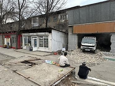 продаю контейнер лист: Павильон/киоск из морского контейнера с тремя рольставнями - — 5