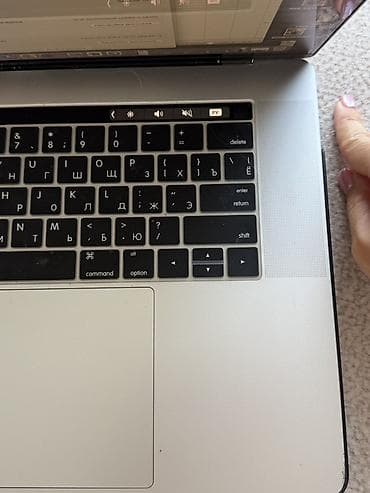 Ноутбуки и аксессуары: Продаю свой Apple MacBook Pro пользовалась мало в идеальном — 8