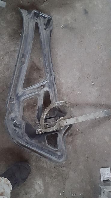 sprinter: Mercedes Sprinter левый подъёмник стекла передней двери — 1