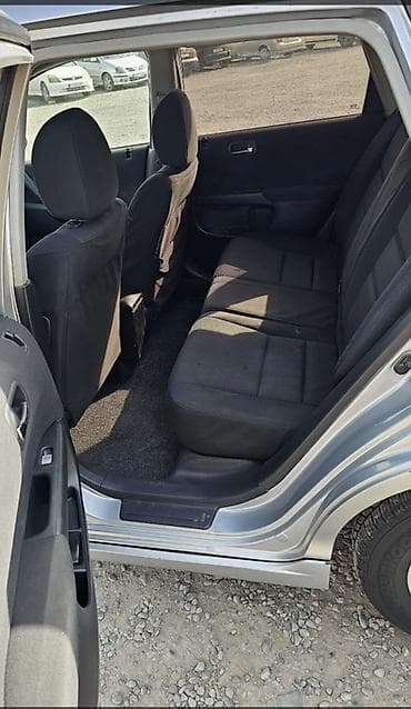 Унаа сатуу: Honda Civic: 2004 г., 1.4 л, Кол менен иштөөчү, Бензин, Хетчбек — 10