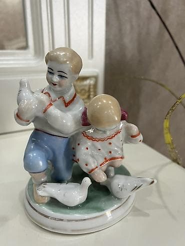 голубе: Продаю : Дети с голубями» Цена 3500 - Материал: тонкий фарфор — 1