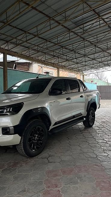 на прадо и жх: Toyota Hilux: 2022 г., 4 л, Автомат, Бензин, Пикап — 2