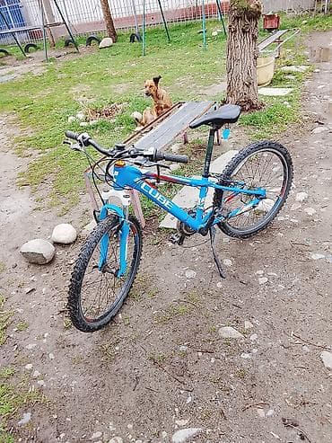 Горный велосипед CUBE, с рамой синего цвета. Характеристики: -