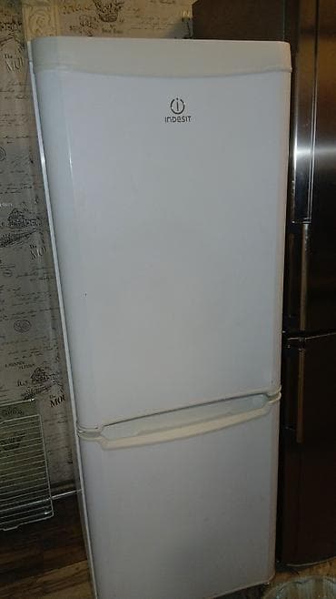 Холодильник Indesit с нижней морозильной камерой - Классический белый at lalafo.kg Холодильник Indesit с нижней морозильной камерой - Классический белый