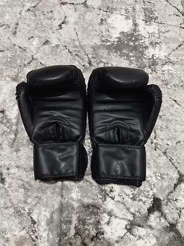 боксерские бутсы: Боксерские перчатки Venum, черные
насили 1 месяц — 3