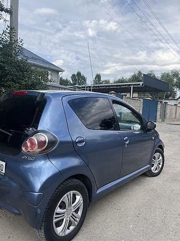 2 8: Toyota Aygo: 2010 г., 1 л, Механика, Бензин — 3