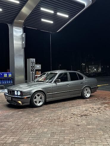 lexsus is: BMW 5 series: 1991 г., 3 л, Механика, Бензин, Седан — 2