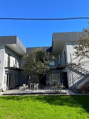 два дома на одном участке: Продаются три дома на одном участке, площадью 7.93 сотки по ул — 1