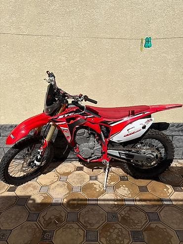 Унаа: Эндуро-мотоцикл 300cc (4‑тактный), красно‑белая расцветка — 1