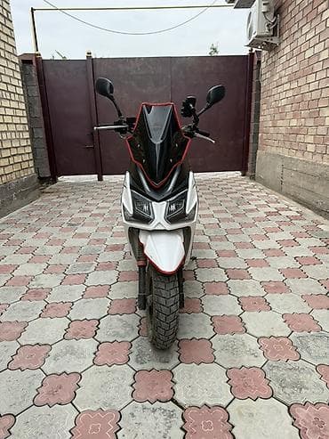 3 sfe: Скутер Wangya (белый/черный с красными акцентами) - Двигатель — 1