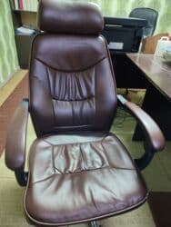 кресло офисные бу: Офисное кресло, Б/у, С колесиками, цвет - Черный, Самовывоз, Бесплатная доставка, Платная доставка — 1