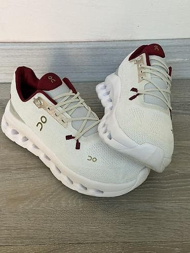 Кроссовки On Running (логотип «OC») в светло‑кремовом цвете с