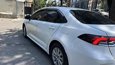 prius v: Toyota Corolla: 2020 г., 1.8 л, Автомат, Гибрид, Седан — 3
