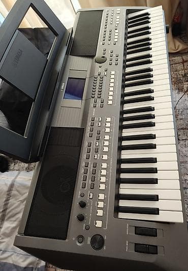 yamaha arius: Yamaha PSR-S670
В комплекте: 
Стойка.
Блок питание.
Пюпитр для нот — 1