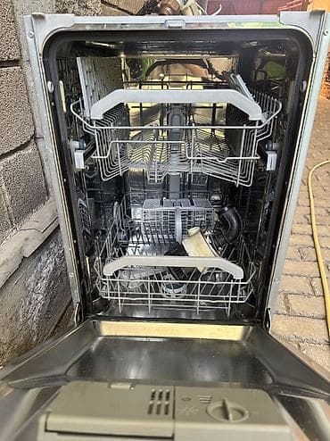 Посудомоечная машина Hotpoint-Ariston — на запчасти. Подходит для