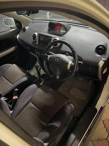 Toyota Ist: 2003 г., 1.5 л, Автомат, Бензин, Хэтчбэк