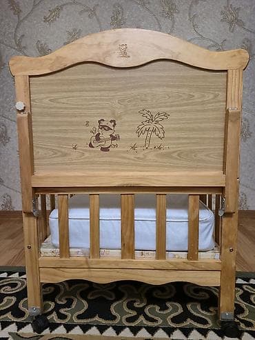 Детская кроватка из натурального дерева (сосна), на колесиках с — 8
