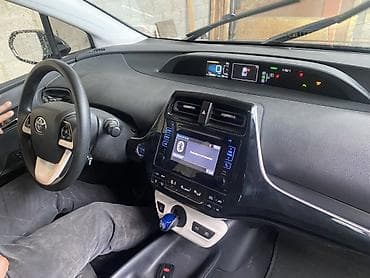 prius prime: Toyota Prius: 2017 г., 1.8 л, Вариатор, Гибрид, Универсал — 3