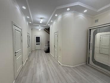 Кыймылсыз мүлк: На участке расположены 2 двухэтажных дома, благоустроенный двор с — 5