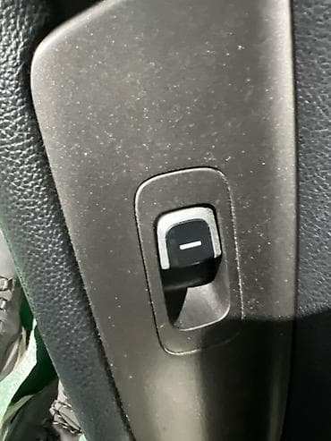 Окна и комплектующие: Кнопка стеклоподъёмника задняя левая для Kia K5 (JF), двигатель L4NA — 1