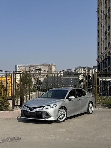Toyota: Toyota Camry: 2018 г., 2.5 л, Вариатор, Гибрид, Седан — 1