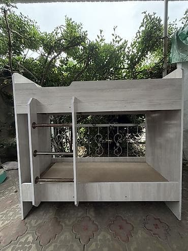 стол уголок: Двухъярусная детская кровать, Б/у, ЛДСП, цвет - Белый — 2