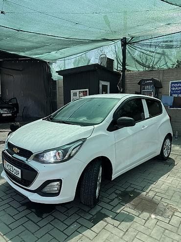 Транспорт: Chevrolet Spark: 2019 г., 1 л, Вариатор, Бензин, Седан — 4