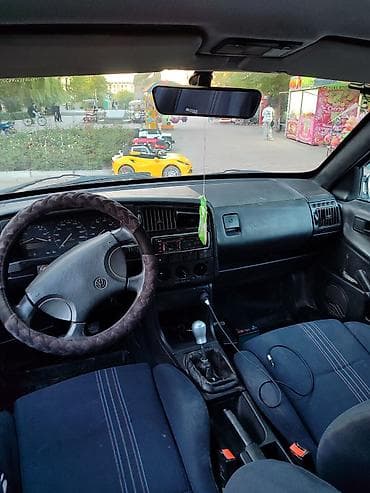 Продажа авто: Volkswagen Passat: 1991 г., 1.8 л, Механика, Бензин, Универсал — 7