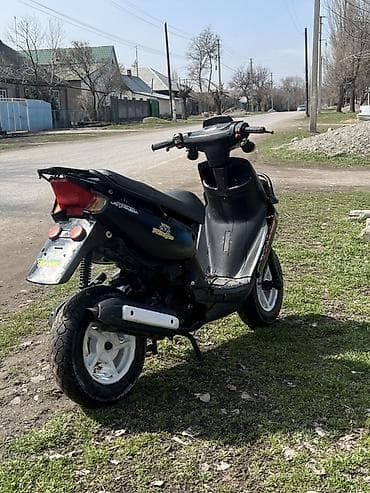 Продаю скутер, 80 кубов, на полном ходу, состояние идеальное. Скутер — 2