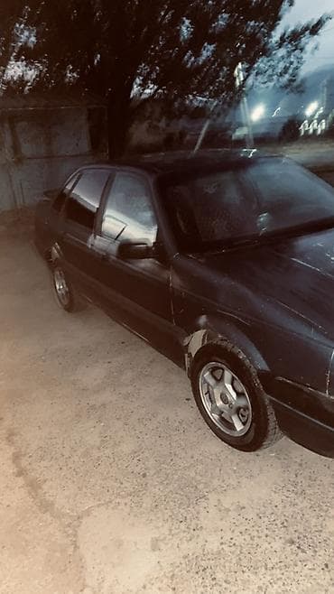 add blue: Volkswagen : 1988 г., 1.8 л, Механика, Бензин, Седан — 4