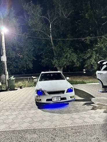 Toyota Altezza: 1999 г., 2 л, Автомат, Бензин — 2