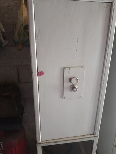 металлический шкаф для документов: Металлический сейф на подставке - Материал: сталь, сварная — 3