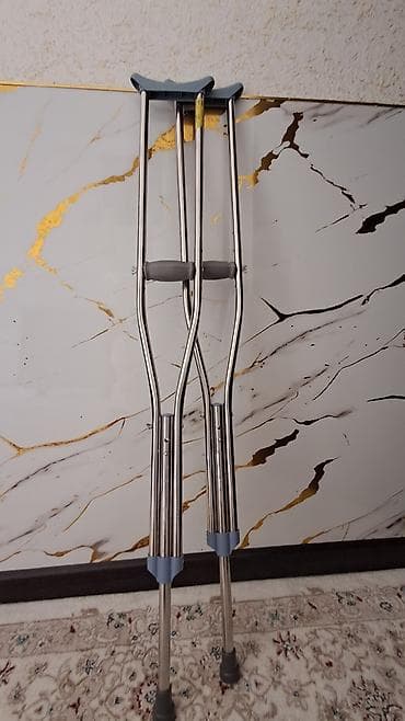 Ходунки, костыли, трости, роллаторы: Подмышечные костыли, пара. - Материал: легкий металл (алюминий/сталь — 2