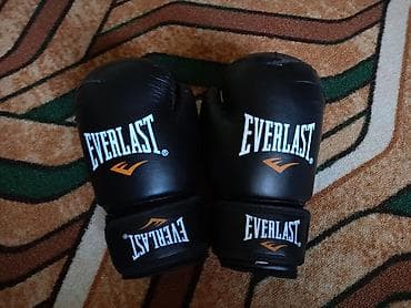 Боксерские перчатки Everlast, черные. - Классическая форма с полной