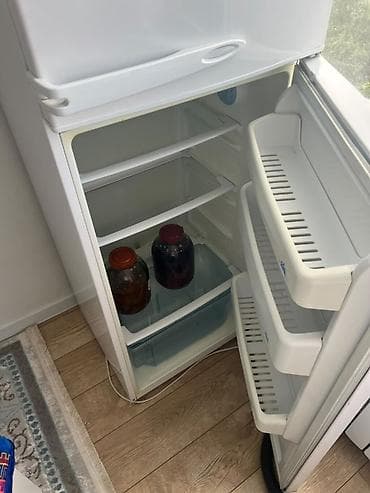 Холодильник BEKO, двухкамерный, белый. - Раздельные двери: верхняя — — 2
