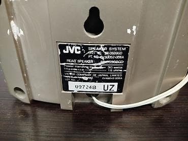 Продаю недорого 2 колонки от муз центра JVC. есть и другие