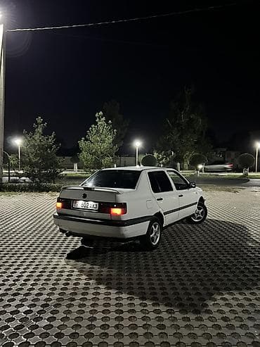 sprinter 315: Volkswagen Vento: 1993 г., 1.8 л, Механика, Бензин, Седан — 4