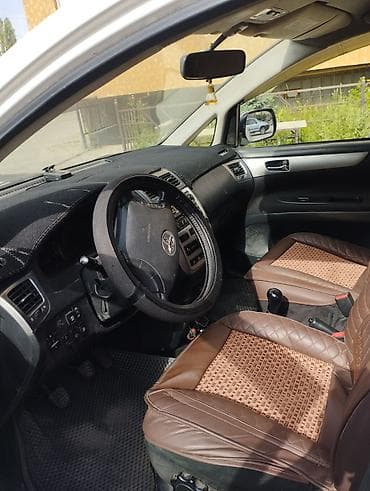 coroll: Toyota Avensis Verso: 2004 г., Автомат, Бензин, Минивэн — 6