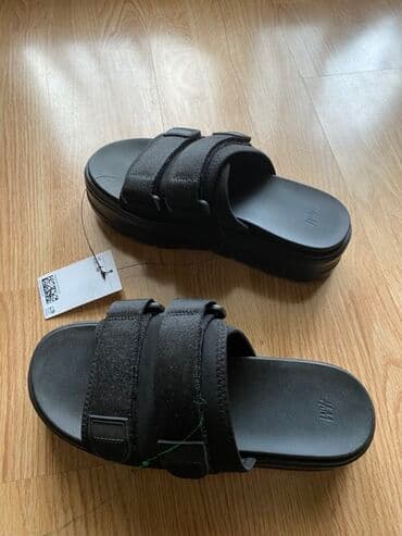 шлепка: Черные шлепанцы на платформе от H&M. Новые, 38 размер. Район — 2