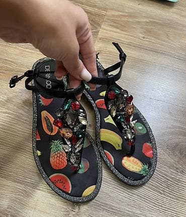 Женские сандалии-вьетнамки с декором стразами - Цвет верха: черный - at lalafo.kg Женские сандалии-вьетнамки с декором стразами - Цвет верха: черный -