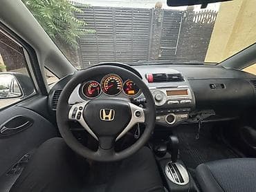 Продажа авто: Honda Fit: 2006 г., 1.4 л, Автомат, Бензин, Хэтчбэк — 4