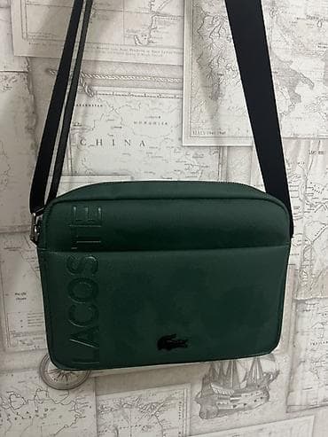 лакосте барсетки: Сумка через плечо Lacoste, зелёная - Формат: кросс-боди/мессенджер - — 1
