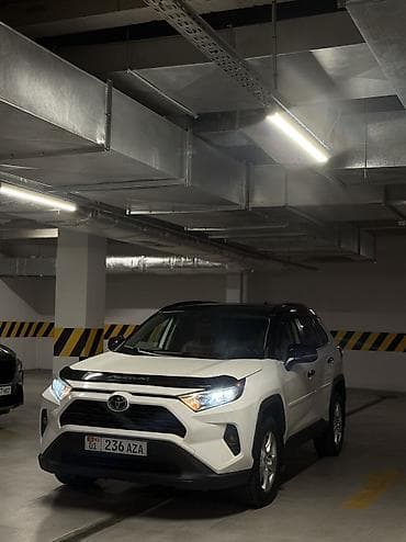 Toyota RAV4: 2019 г., 2.5 л, Автомат, Бензин, Кроссовер