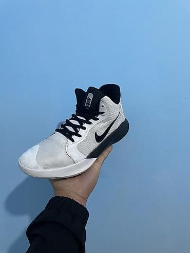 белая обувь: Волейбольный 
NIKE precision 3 — 2
