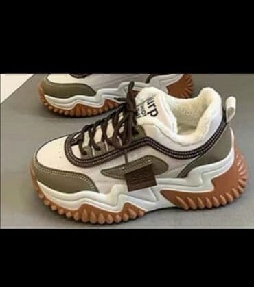 женская модельная обувь больших размеров: Продаю женские утеплённые кроссовки на 37 ножку. Б/у в отличном — 1